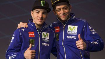 Maverick Vi&ntilde;ales y Valentino Rossi en la presentaci&oacute;n de Yamaha. 
