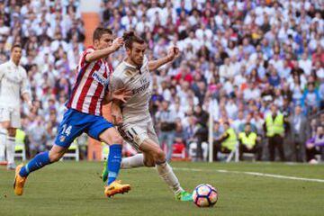 Gabi and Gareth Bale, on one of the few occasions the Welshman touched the ball
