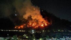Incendio en el Cerro San Crist&oacute;bal.