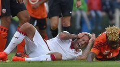 Bordeaux&#039; French forward Jeremy Menez reacts after being injured by Lorient&#039;s Didier Ndong during the friendly football match Bordeaux vs Lorient on August 3, 2016 in Sarzeau, western France. / AFP PHOTO / LOIC VENANCE