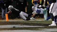 OAKLAND, CA - DECEMBER 17: Derek Carr #4 of the Oakland Raiders fumbles the ball into the end zone for a Dallas Cowboys touchback in the fourth quarter of their NFL game at Oakland-Alameda County Coliseum on December 17, 2017 in Oakland, California.   Lachlan Cunningham/Getty Images/AFP
 == FOR NEWSPAPERS, INTERNET, TELCOS &amp; TELEVISION USE ONLY ==