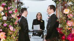 Jim Parsons, conocido por su papel de Sheldon Cooper en The Big Bang Theory, se ha casado con su novio.
