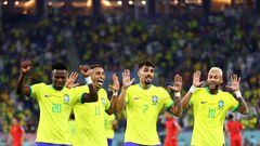 Los jugadores de Brasil celebran la goleada ante Corea del Sur.
