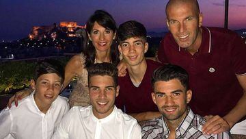 Zinedine Zidane con su mujer Veronique y sus cuatro hijos, Enzo, Luca, Théo y Élyaz Zidane
