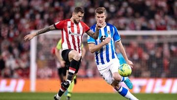 Inigo Martinez of Athletic Club competes for the ball with Alexander Sorloth of Real Sociedad During the spanish league match of La Liga Santander, between Athletic Club and Real Sociedad at San Mames on 20 of February, 2022 in Bilbao, Spain.
 AFP7 
 20/0