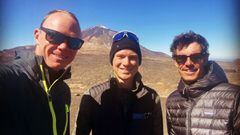 Chris Froome, junto a Daryl Impey y Alex Cataford durante su conenctraci&oacute;n en el Teide.