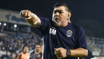 Diego Maradona como entrenador de Gimnasia y Esgrima La Plata.