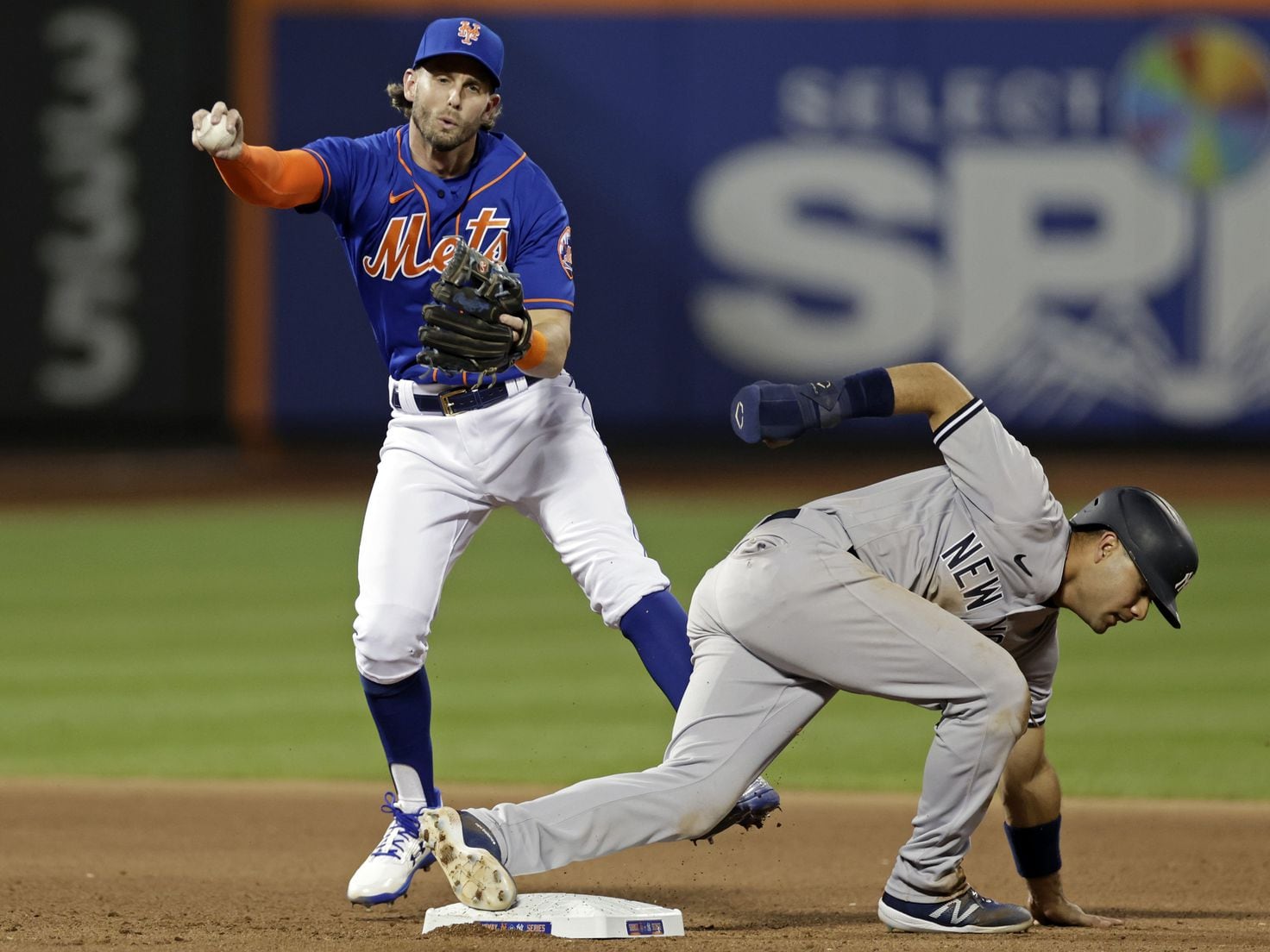 Mets Sweep Yankees in Subway Series - The New York Times