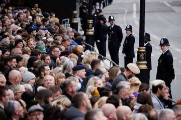 Miles de personas han querido estar presentes en un día histórico para el Reino Unido.