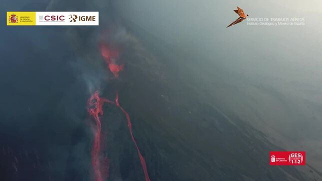 La Palma volcano eruption: aerial footage shows huge boulders in lava flow