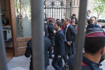 Messi arrives at the court house.