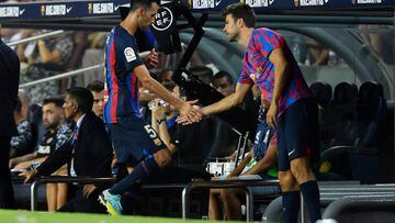 Barcelona's Spanish midfielder Sergio Busquets (L) shakes hands with Barcelona's Spanish defender Gerard Pique after being presented a red card during the Spanish league football match between FC Barcelona and Rayo Vallecano de Madrid at the Camp Nou stadium in Barcelona on August 13, 2022. (Photo by Pau BARRENA / AFP) (Photo by PAU BARRENA/AFP via Getty Images)