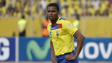 Fue capitán del Manchester United y en la temporada pasada regresó a su país para jugar en Liga de Quito. Hace unos meses se anunció su salida por problemas económicos del club.