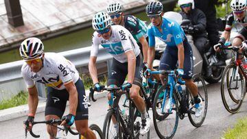 Sergio Luis Henao y Carlos Betancur junto a Chris Froome en la etapa 15 del Giro de Italia.