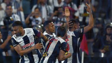 Alianza Lima's players celebrate after scoring a goal during the Copa Libertadores group stage second leg football match between Peru's Alianza Lima and Paraguay's Libertad at the Alejandro Villanueva stadium in Lima, on May 23, 2023. (Photo by CRIS BOURONCLE / AFP)