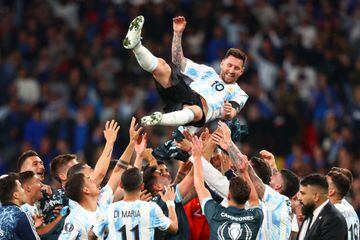 Argentina celebra su triunfo ante Italia en la Finalissima jugada en Wembley. (Photo by Clive Rose/Getty Images).