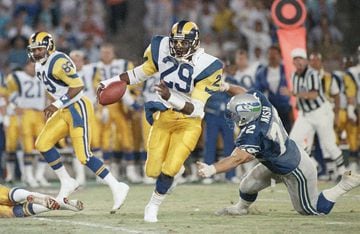 En el draft de 1983, Rams entregaron el tercer pick global, otro más de segunda ronda y una selección de cuarta vuelta con Oilers para obtener el pick número dos del evento. El resultado fue la llegada de Dickerson, quien a su retiro era el mejor corredor en la historia del equipo.
