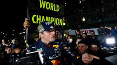 Verstappen celebra su segundo título mundial con Red Bull en Suzuka.