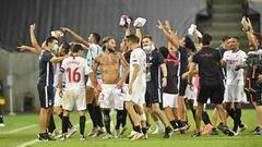 Cologne (Germany), 16/08/2020.- Players of Sevilla celebrate winning the UEFA Europa League semi final match between Sevilla FC and Manchester United in Cologne, Germany, 16 August 2020. (Alemania, Colonia) EFE/EPA/Martin Meissner / POOL