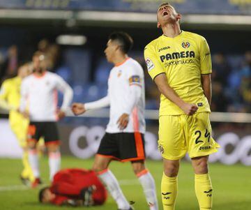 Villarreal host Granada out to bounce back from defeat to Valencia last time out.