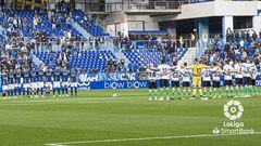 Onces del Oviedo y el Racing antes de comenzar el partido que les enfrentó en el Carlos Tartiere.