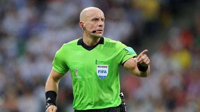 Who is Szymon Marciniak, the referee for Napoli vs Milan? Champions League quarterfinal second leg