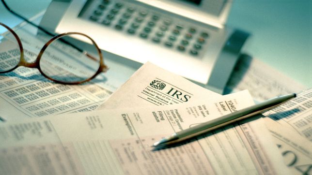 What happens if I file my taxes late? Penalties and interest