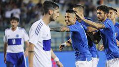 Gianluca Lapadula de Italia celebra luego de anotar el 6-0 contra San Marino.