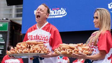 El impresionante récord de Joey Chestnut, el actual campeón de la competencia de comer hot dogs