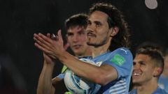 Cavani weighs up his options