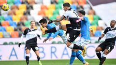Napoli vence al Udinese: 'Chucky' Lozano provocó un penal