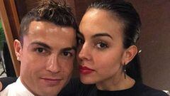 Cristiano Ronaldo posando con Georgina Rodr&iacute;guez.