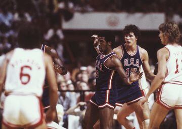 An oft underrated player. One of the great points scorers of the early 1980s, he twice racked up more than anyone else in an NBA season (1981 and 1984) and averaged over 30 per game for a period of four years. All that came at the Utah Jazz. When, years later, he went Detroit, he just missed out on an NBA title on two occasions: in 1988, because the Pistons lost Game 7 to the Los Angeles Lakers; a year later, because he was traded midway through a season that saw Detroit seal the first championship in their history.