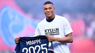 El futbolista francés firmó con su renovación por el PSG el mayor contrato de la historia del deporte en el que percibirá 630 millones de euros brutos durante tres temporadas.