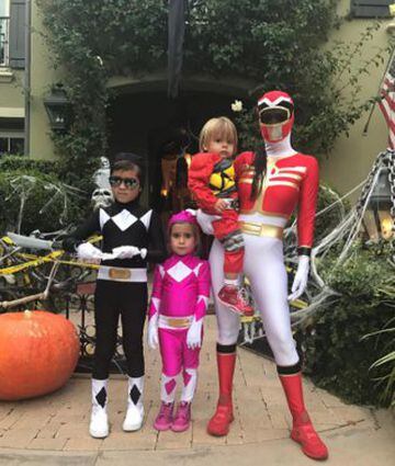 Kourtney Kardashian también se ha disfrazado con sus hijos para emular a los Power Rangers @kourtneykardash