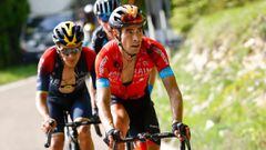 El ciclista espa&ntilde;ol Mikel Landa rueda junto a Richard Carapaz y Romain Bardet durante la subida al Blockhaus en la novena etapa del Giro de Italia 2022.
