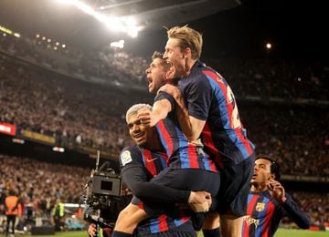 Barcelona's Sergi Roberto celebrates scoring with Ronald Araújo and Frenkie de Jong.