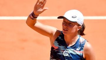 World number one Iga Swiatek has extended her winning streak to match Serena Williams’ record of 27 victories en route to the Italian Open Final.