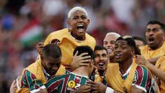 Los jugadores de Fluminense celebran el gol de Cano.