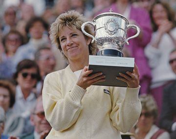 2 Open Australia, 7 Roland Garros, 3 Wimbledon y 6 US Open. La auténtica ‘reina de la arcilla’. Esa fue la estadounidense Evert, la jugadora que ha ganado Roland Garros en más ocasiones en la historia. Su rivalidad en duelos por los títulos de Grand Slam 
