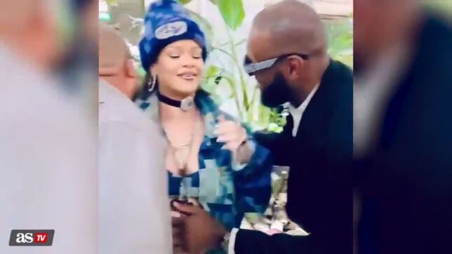 LeBron James goes in for awkward belly rub of pregnant Rihanna at Louis  Vuitton show