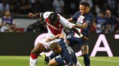Monaco's French defender Axel Disasi (L) is challenged by Paris Saint-Germain's Italian midfielder Marco Verratti (C) and Paris Saint-Germain's Brazilian forward Neymar during the French L1 football match between Paris-Saint Germain (PSG) and AS Monaco at The Parc des Princes Stadium in Paris on August 28, 2022. (Photo by Alain JOCARD / AFP)