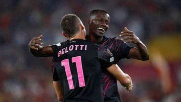ROME, ITALY - SEPTEMBER 15: Andrea Belotti of AS Roma celebrates with Mady Camara after scoring the goal of 3-0 during the UEFA Europa League group C match between AS Roma and HJK Helsinki at Stadio Olimpico on September 15, 2022 in Rome, Italy. (Photo by Matteo Ciambelli/DeFodi Images via Getty Images)
