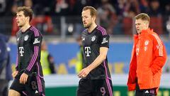 Freiburg (Germany), 01/03/2024.- Munich's Harry Kane, Leon Goretzka (L) and Joshua Kimmich (R) react after the German Bundesliga soccer match between SC Freiburg and FC Bayern Munich in Freiburg, Germany, 01 March 2024. (Alemania) EFE/EPA/RONALD WITTEK CONDITIONS - ATTENTION: The DFL regulations prohibit any use of photographs as image sequences and/or quasi-video.
