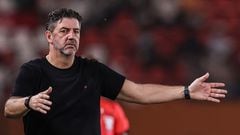Egypte's Portuguese  head coach Rui Vitoria gestures during the Africa Cup of Nations (CAN) 2024 group B football match between Cape Verde and Egypt at the Felix Houphouet-Boigny Stadium in Abidjan on January 22, 2024. (Photo by FRANCK FIFE / AFP)