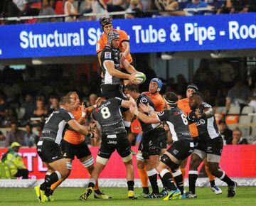 Stephan Lewies of the Sharks wins ball in line out from Guido Petti Pagadizabal of the Jaguares during the 2016 Super Rugby.