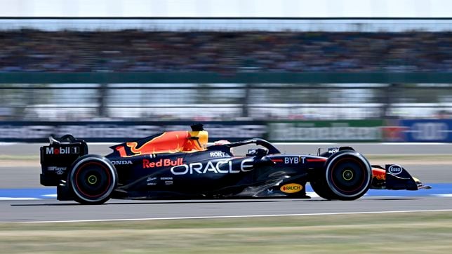Medio segundo de Verstappen y pruebas para Aston Martin