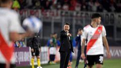 Argentina's River Plate coach Marcelo Gallardo gestures during the Copa Libertadores group stage first leg football match between Argentina's River Plate and Brazil's Fortaleza at the Monumental Stadium in Buenos Aires on April 13, 2022. (Photo by Juan Mabromata / AFP)