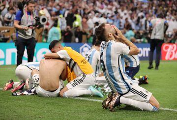 Los jugadores argentinos celebran su victoria en la final del Mundial ante Francia. Campeones del Mundo.