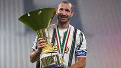 TURIN, ITALY - AUGUST 01:  Giorgio Chiellini of Juventus FC celebrates with the trophy after the Serie A match between Juventus and  AS Roma at Allianz Stadium on August 1, 2020 in Turin, Italy.  (Photo by Valerio Pennicino/Getty Images)